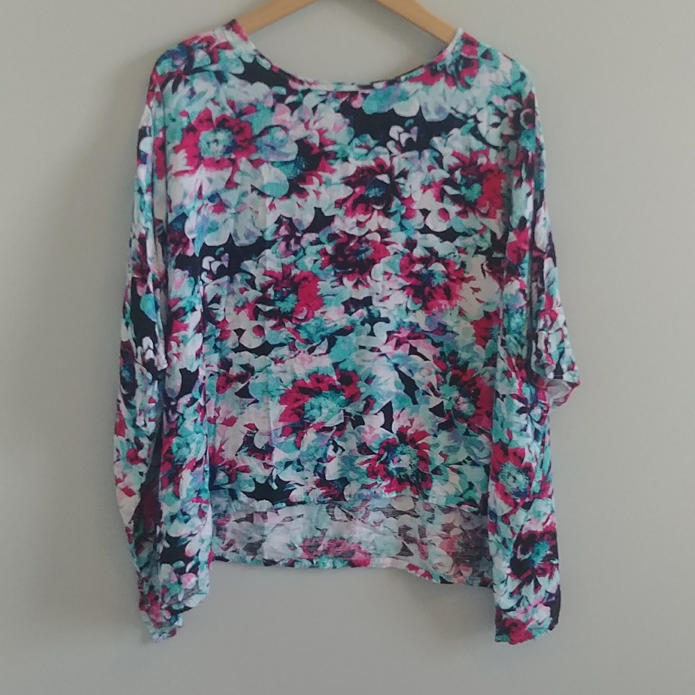 East 5th Woman 0X. High Low Kaftan Multicolored Floral Flowy Top